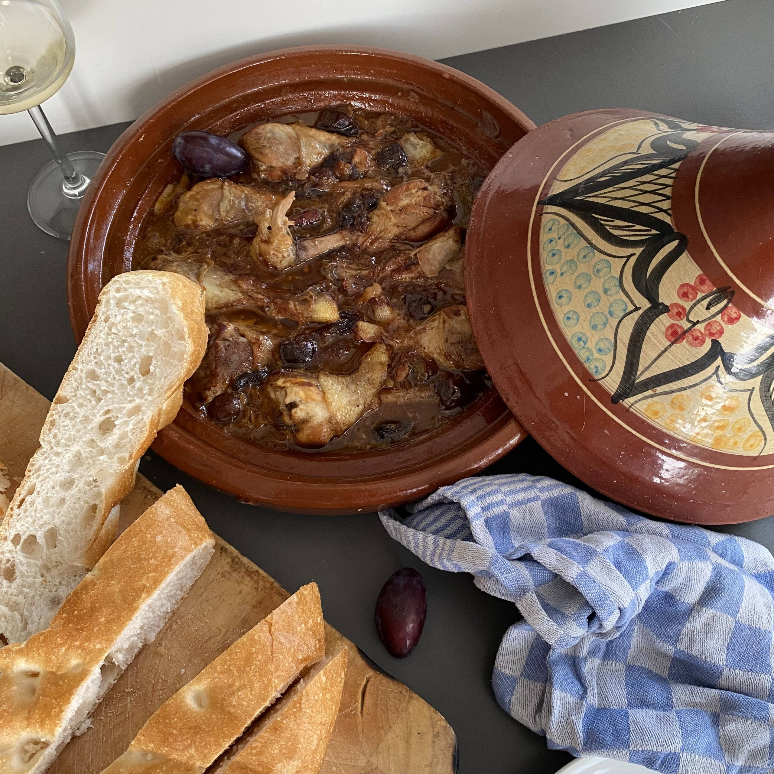Kip tajine met honing, kaneel en pruimen Club van relaxte moeders